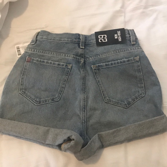 Brand new "Mom high-rise" shorts - Picture 2 of 4